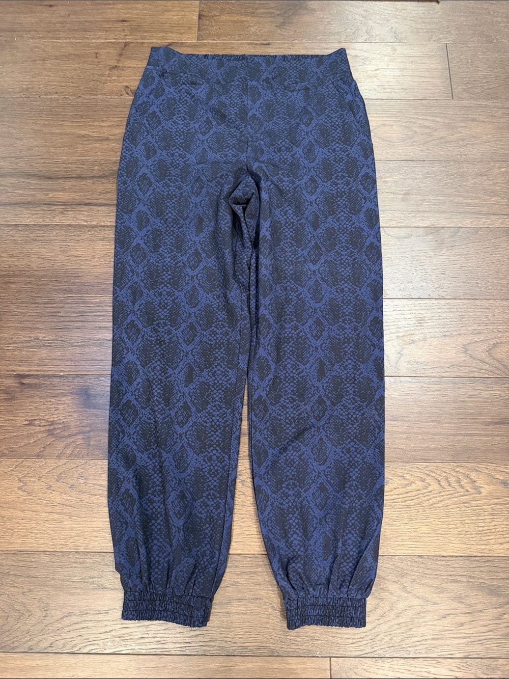 Ezy Wear by CHI Snakeskin Jogger Pants Navy Black Size Small Petite - C61-114